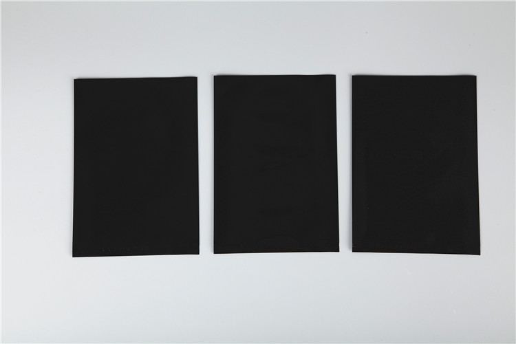 Schwarze Plastikbeutel (maßgeschneidert)